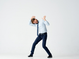 要稱讚人「凍齡」、不顯老，英文其實是用”carry”？